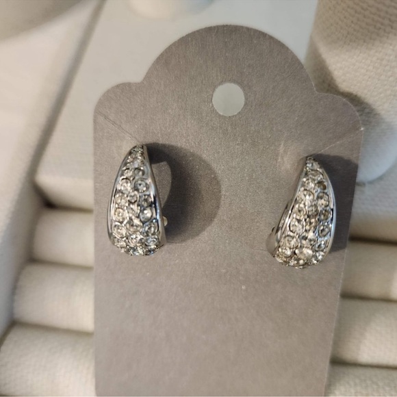 Swarovski Brand stamped beautiful earring - Picture 1 of 14
